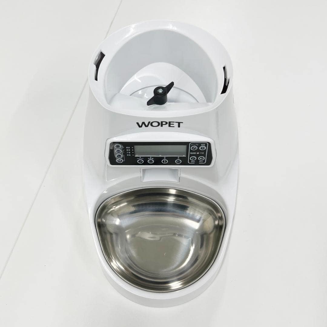 Overhead view of the automatic pet feeder