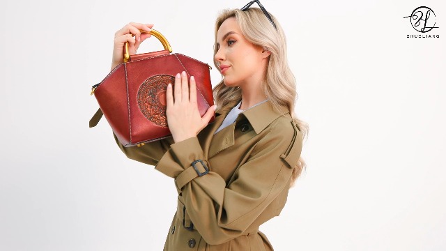 Bolso de cuero para mujer estilo satchel y crossbody miniatura 7
