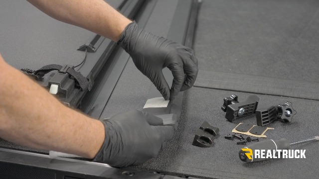 アルマダ　バック Amazon.com: RealTruck BAK BAKFlip MX4 Hard Folding Truck Bed