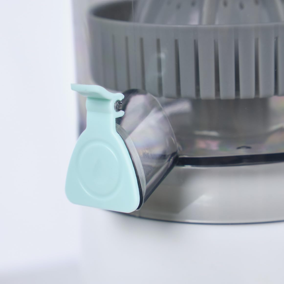 Meubletmoi Presse Agrume Portable et Électrique en Plastique Blanc et Bleu avec Chargeur USB - LOUPIO