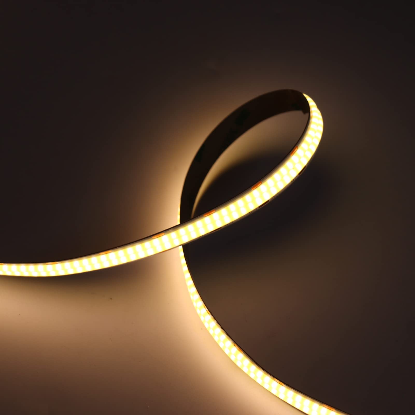Cocoarm Striscia LED COB Silicone Doppia Nastro LED COB 32,8ft 24V 600 24W M Alta luminosità Uniforme Bagliore 180 Gradi per Armadietto Specchio Camera da Letto (Luce calda 3000K)