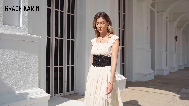 Bandana bianca elasticizzata, misura universale, con chiusura a cordoncino sul retro ⭐ al