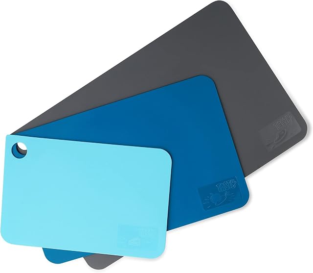 Tasty Plastic Cutting Mat Set, 3 Pieces, Chopping Board Set, Made of Robust Plastic for Chopping & Cutting, Dimensions: Small 24.5cm, Medium 31.5cm, Large 38.5cm, Colour: Light Blue, Dark Blue, Grey
