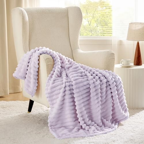 BEDSURE Kuscheldecke für Zimmer Deko - Wolldecke & Fleecedecke, Sofadecke, Weiche Warme Grobe Korddecke für Couch, Geschenke für Frauen, Tagesdecke, Lavendel, 150 x 200 cm