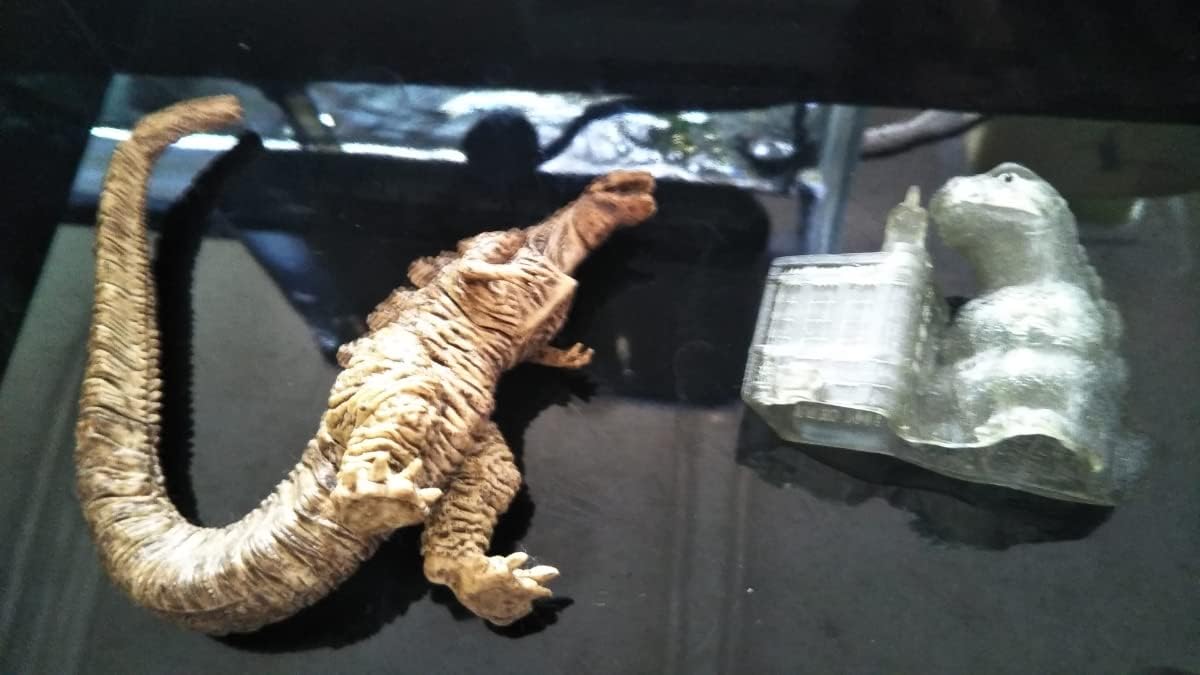 ゴジラ リアルなゴジラとＳＤゴジラをセットで