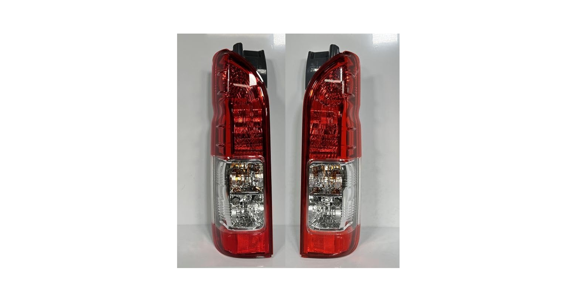 ⭐︎新車外し⭐︎ ハイエース　200系　4型　純正　テールランプ　左右セット ハイエース 200系 純正 テールランプ左右 新車外し - メルカリ