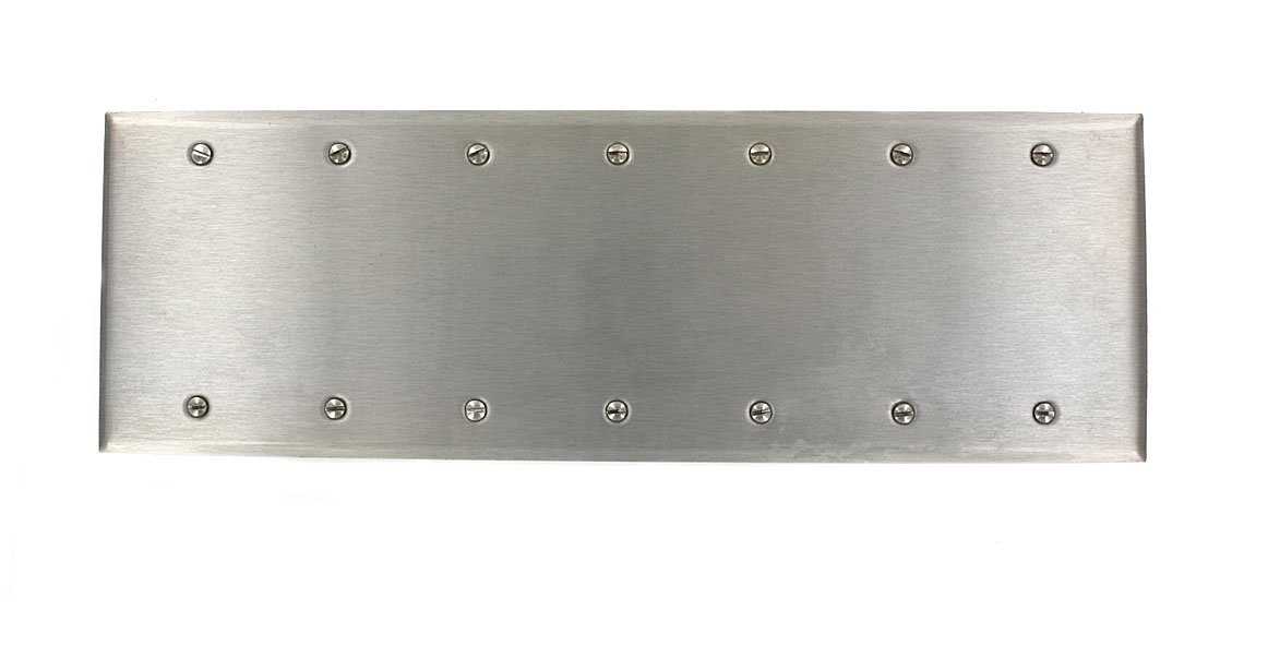 Plaque obturatrice 7-gang Leviton 84067-40 en acier inoxydable pour panneau mural standard