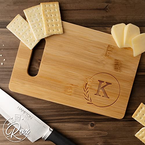 Tabla de cortar personalizada monogramada pequeña de bambú 9x6 miniatura 5