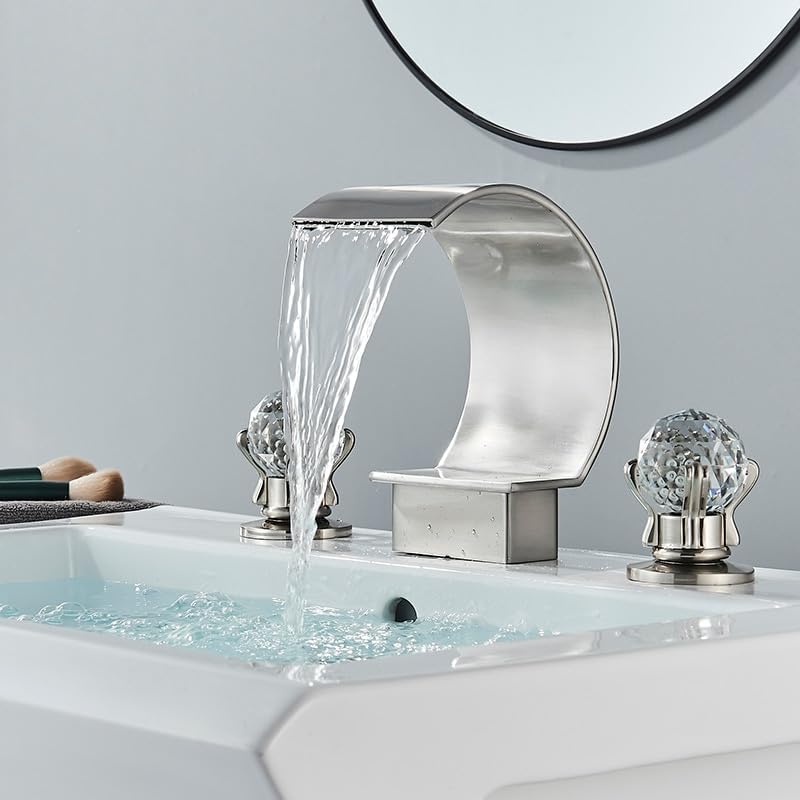 Mitigeur eau chaude et froide à bec incurvé cascade en nickel pour lavabo