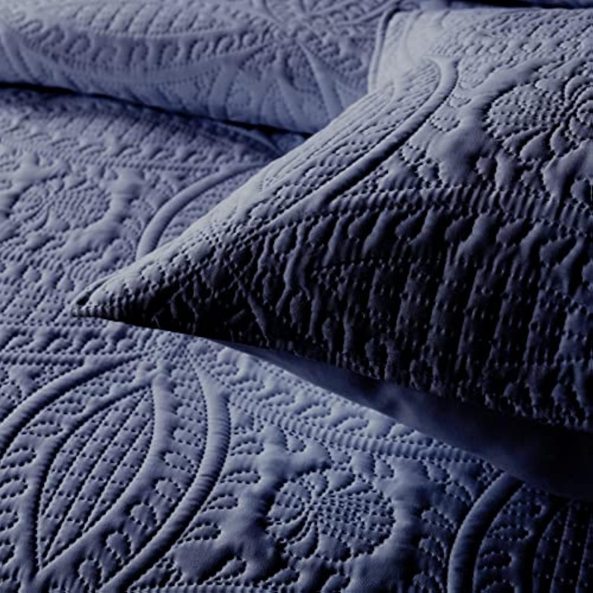 3-Piece Queen Quilt Set, Lightweight Soft Bedspread