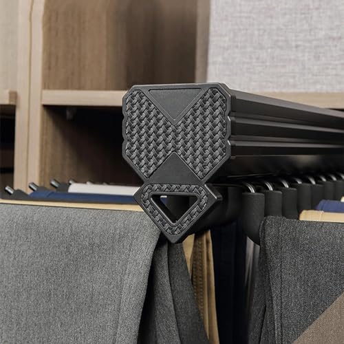 Porte-pantalons rétractable pour optimiser un petit espace