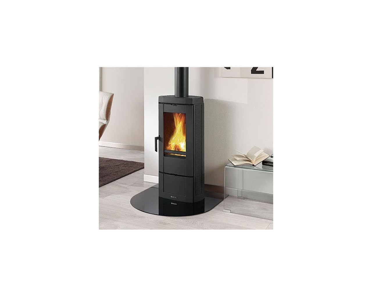 Stufa Interamente in ghisa Smaltata ad Alto rendimento Termico, focolare in ghisa con Sistema di Post combustione. Vetro ceramico Resistente a 750°