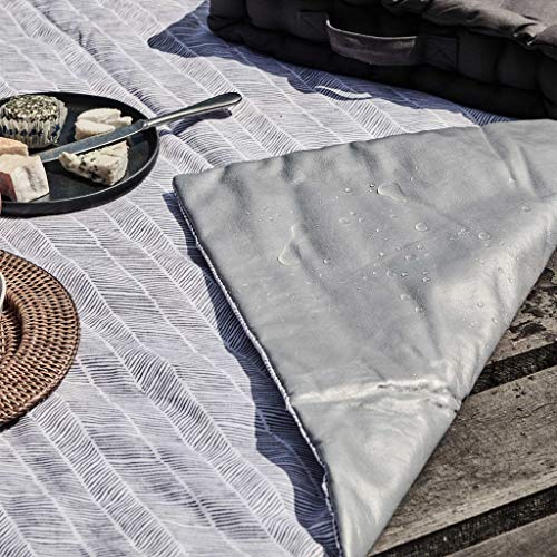 URBANARA Picknickdecke Mallur 130x190 cm - 100% Baumwollgewebe, Polyesterfüllung, Tragegriff & Riemen, wasserdichte Stranddecke Outdoor-Decke Picnic Blanket - Taubenblau & Naturweiß