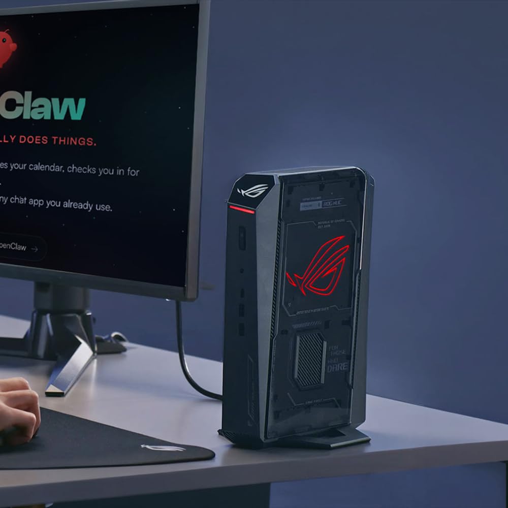 ROG NUC 2025 Mini PC con Intel Core Ultra 9 275HX, GPU GeForce RTX 5080, DDR5 da 32 GB, SSD da 1 TB, raffreddamento a tripla ventola, supporto per cinque display 4K, Wi-Fi 7, per giochi e AI.