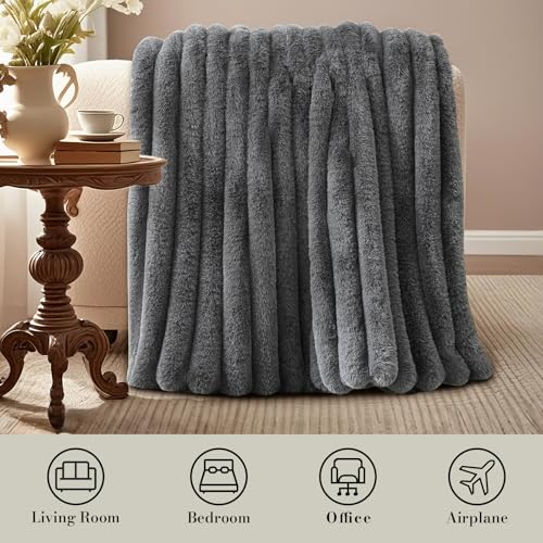 Amélie Home Soft Faux Fur Throw Blanket, Cationic Wolf Gray, 55"x70" - image 6
