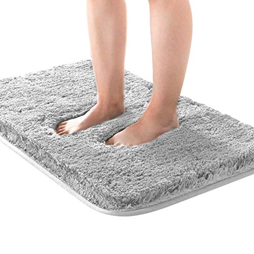Kuyang Badematte Badteppich Badvorleger rutschfest Waschbar Badezimmerteppich Antirutsch Badteppiche Wasserabsorbierend Badematten Weiche Mikrofaser Bad Teppich 50x80 cm für Badezimmer Hellgrau