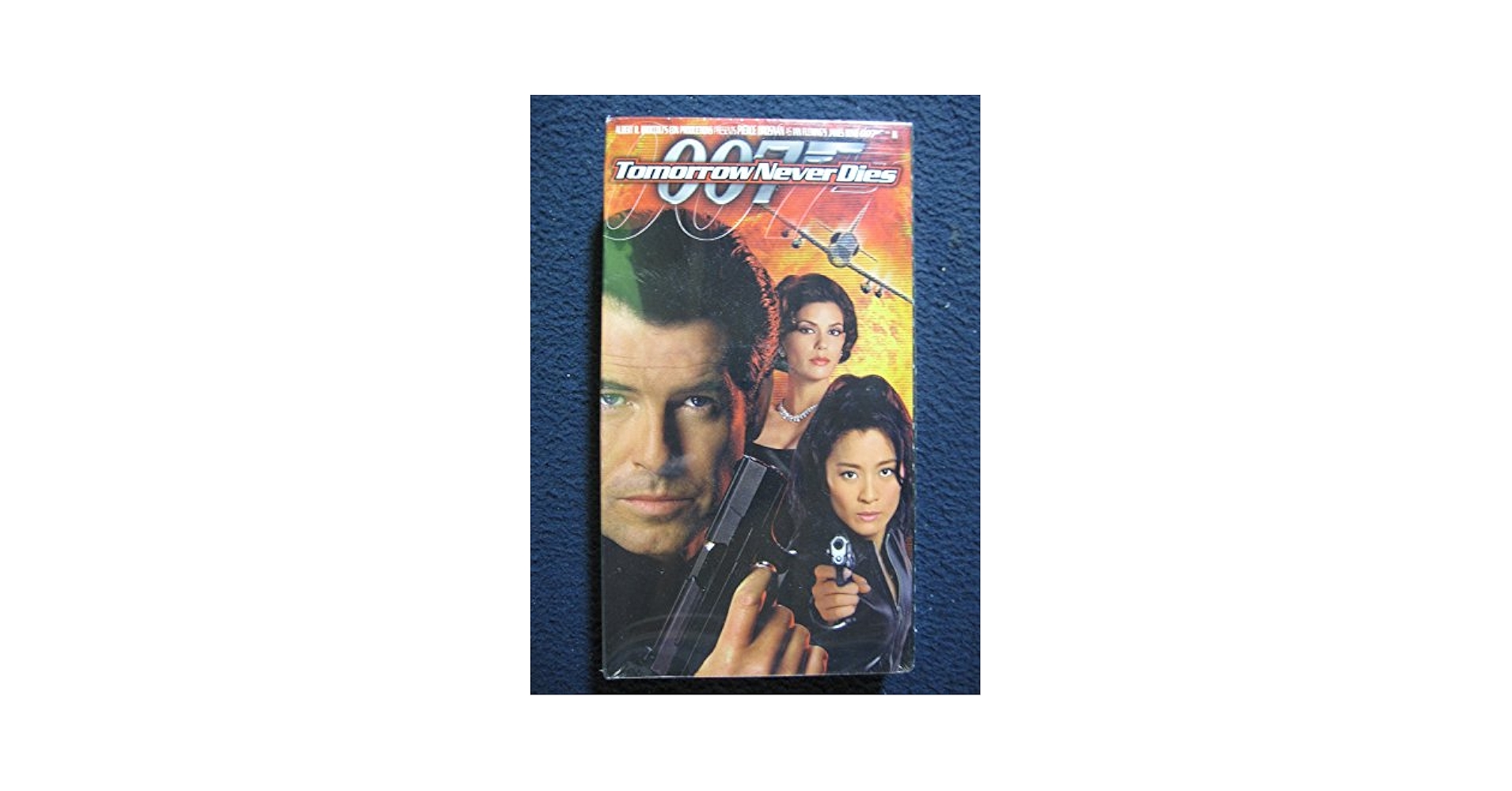 Amazon.com: Tomorrow Never Dies [VHS] : Brosnan, Pryce, Yeoh