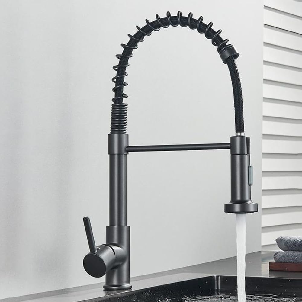 Mélangeur d'eau chaude et froide noir mat pour optimiser l'espace de votre évier de cuisine