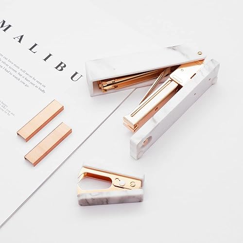 Miniatura 4 de Juego de engrapadoras de oficina, con estampado de mármol, escritorio en tono dorado, grapadoras manuales ejecutivas y herramienta para quitar