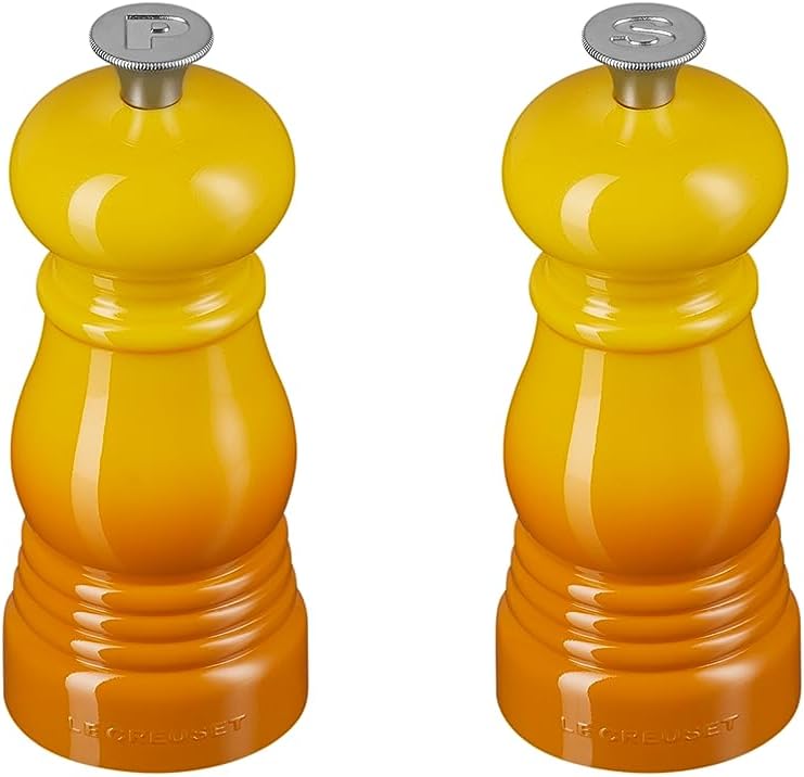 Le Creuset Classic Salt & Pepper Mill Set, Personal Use, Chip-Resistant ABS Plastic, Anti-Corrosion, 11 cm, Nectar, 44900116720000
