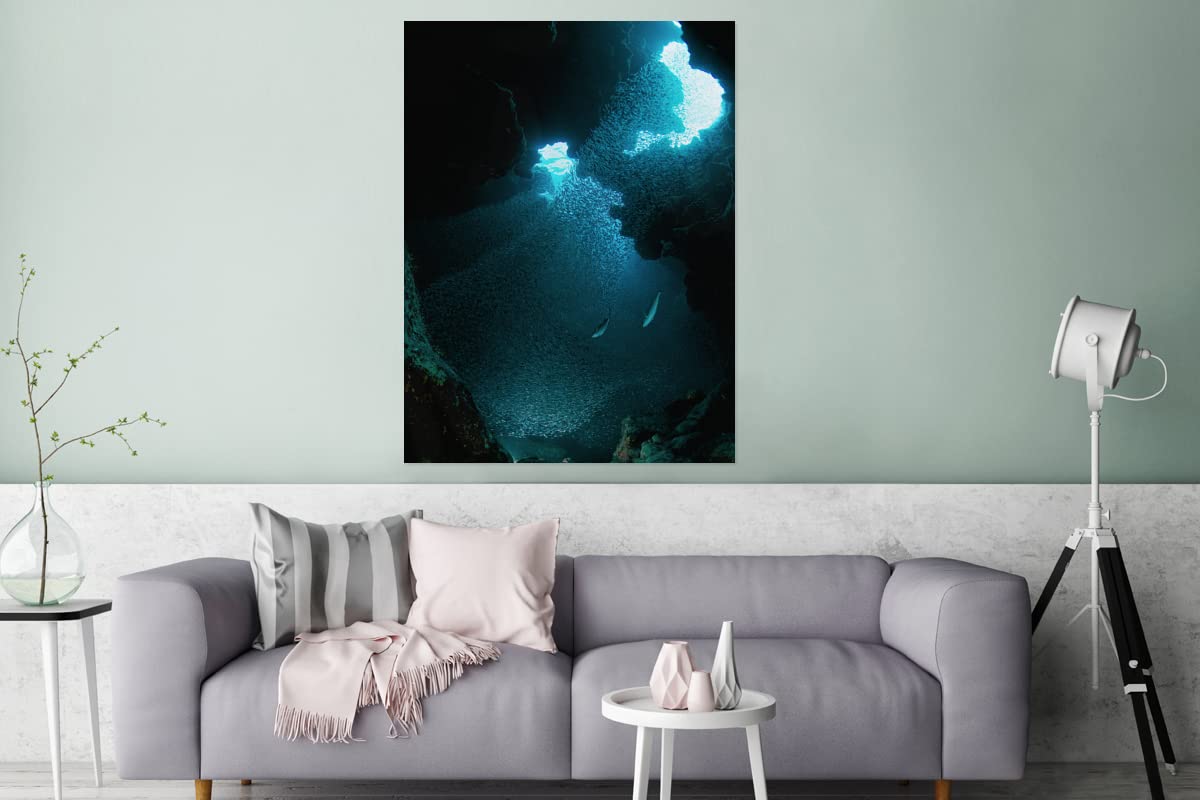 MuchoWow Glasbild Glasfoto Wandbild Bilder Deko 90x120 cm Fische schwimmen in einer Höhle mit stechendem Sonnenlicht auf Grand Cayman