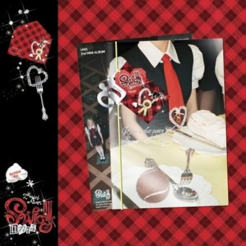 Swicy - アーカイブ版 - 72pg フォトブック、ペーパーキーリング、ミニ封筒、ステッカー2枚、フォトカード、IDカード+クラブポスター付き