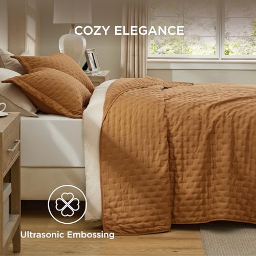Image of Bedsure Quilts Queen Size - Honey Ginger Bedspread Queen Size & Lightweight Comforter, Boho Coverlet with Clover Pattern, Ultra Soft All-Season Bedding, 90 x 96 Inches