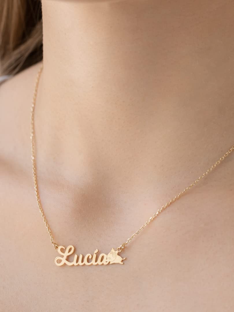 Colgante Personalizado con Nombre - Plata de Ley 925/1000 para Mujer – Collar Artesanal con Cadena Ajustable - Hecho en España (Modelo Dog Oro, Plata de Ley)
