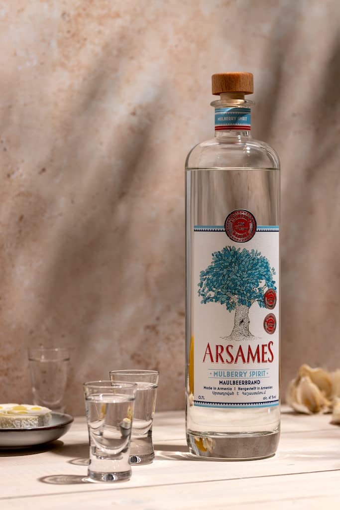 Maulbeerenbrand „Arsames“ aus Armenien, 100% Maulbeere, Obstbrand dreifach destilliert, 0,7 L, Alk. 45% Vol.