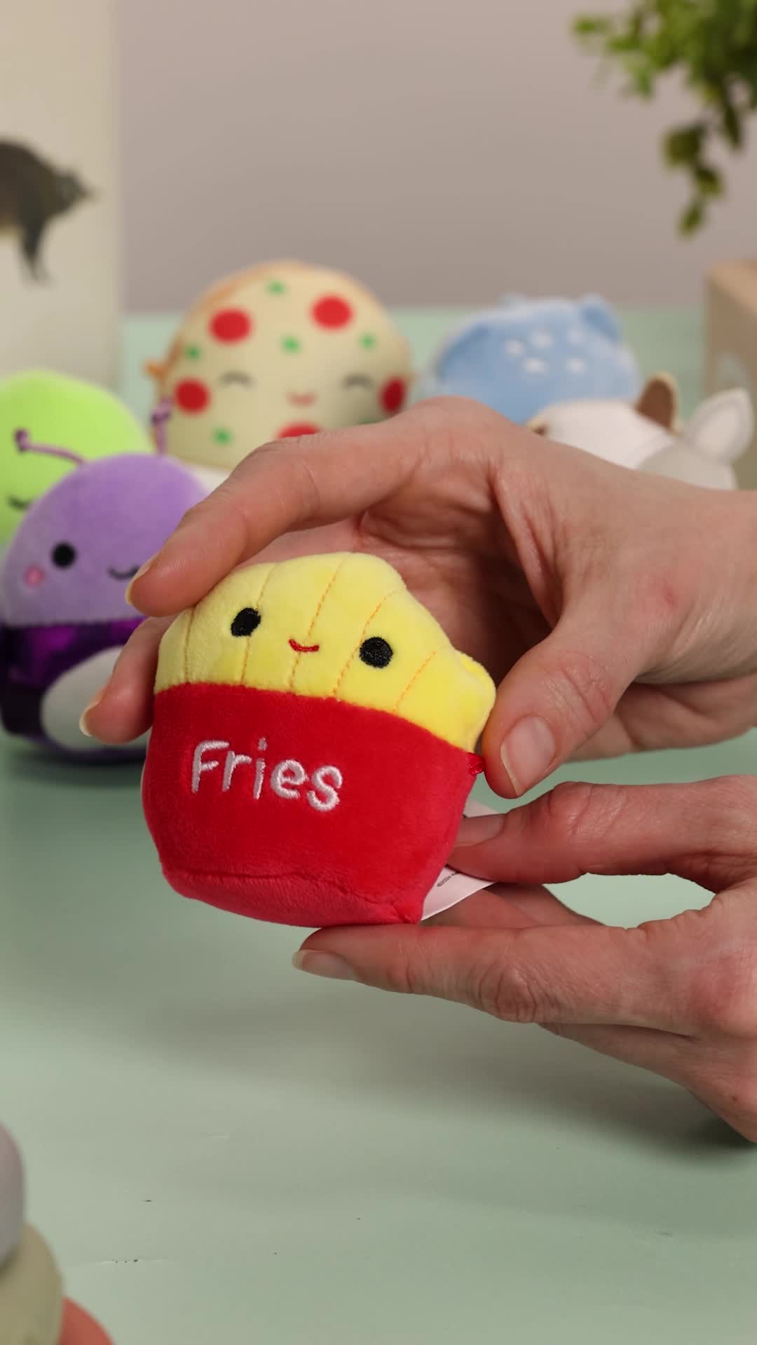 Micromallows Pack De 6 Peluches De 6.5 Cm – Squishmallows Miniatura Con Myrna, Henley, Anjara, Carlos, Joelle Y Poplina, Compatibles Con Accesorios, Regalo De Colección Original