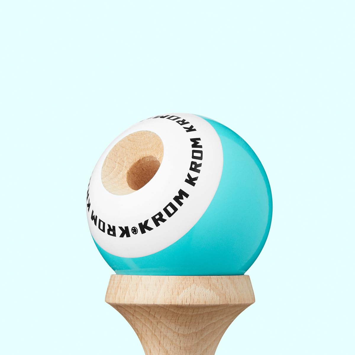 KROM - Kendama Pro Pop LOL Bleu Clair - Bilboquet Japonais - Jouet en Bois pour Adulte et Enfant - Pack : Ficelle de Rechange + Stickers offerts