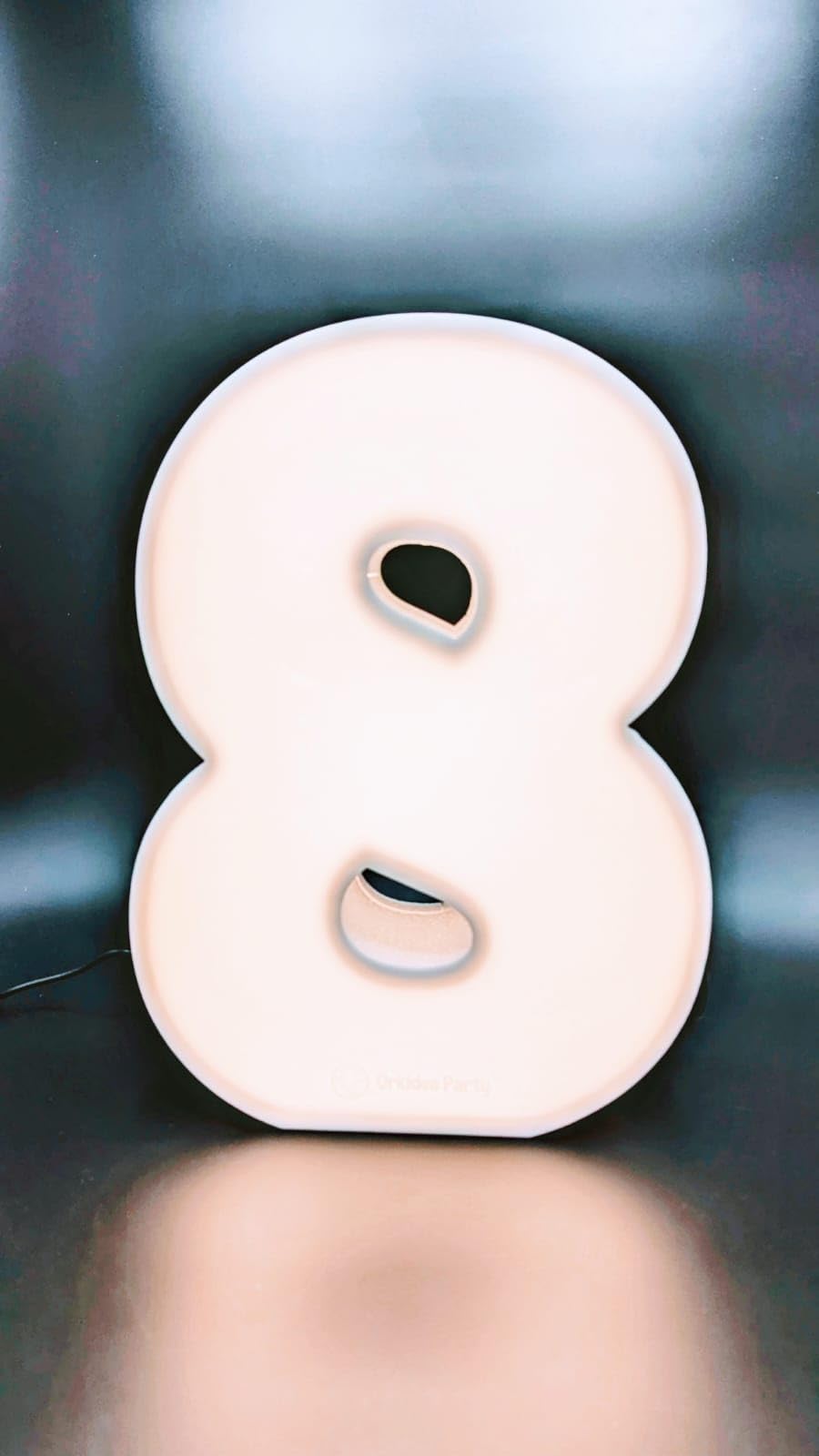 Orkidea Party Numeri e Lettere Luminosi a led in polistirolo e plexiglass in due diverse misure, personalizzabili, per feste, Compleanni, cerimonie. (BATTERIE NON INCLUSE). Made in Italy.