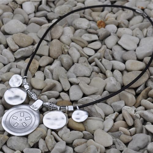 Collier médailles argentées chaman Les Poulettes au design ciselé - 5