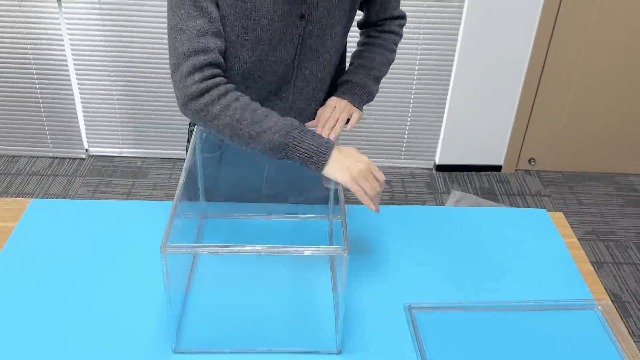 Amazon.com - Fox Claw ​​​​​​Clear Acrylic Bookcase, Book Organizer