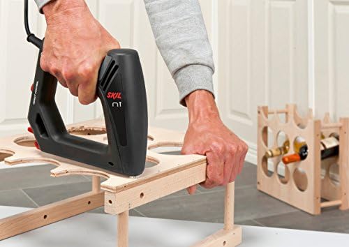 Bild 3 - Skil 8200 AA Elektrotacker (mit Softgrip und Schlagkraftregulierung; Kapazität: 100 Klammern, 80 Nägel) F0158200AA