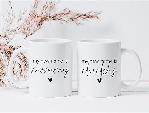 Miniatura 2 de My New Name is Mommy Daddy 2026 - Juego de tazas de regalo de embarazo para padres que van a ser, EST 2026 - Juego de tazas para mamá y papá por