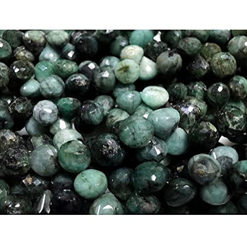 Perles émeraude briolette 7x7mm, la poésie d'une pierre précieuse facettée unique