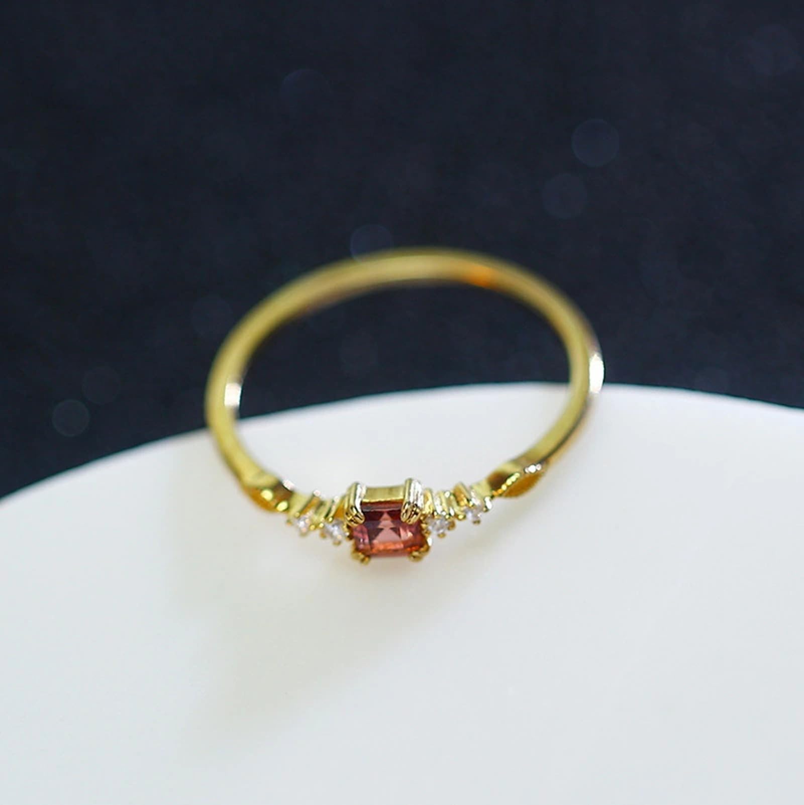 Frauen Ehering, Damen Vintage-dünner Ehering für Frauen mit Labor-Rubin aus Gold