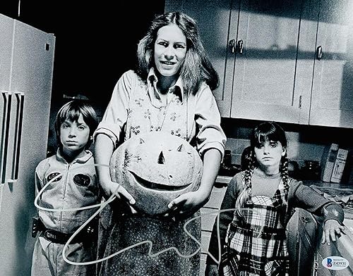 JAMIE LEE CURTIS SIGNED 11X14 PHOTO HALLOWEEN 1978 LAURIE STRODE