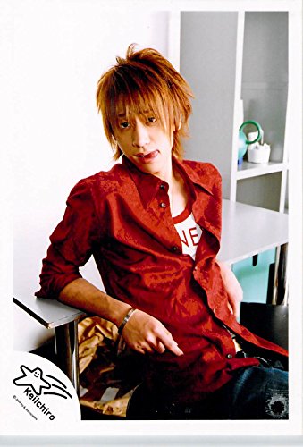 NEWS・・【公式写真】・・小山慶一郎・　生写真【スリーブ 付】　e5