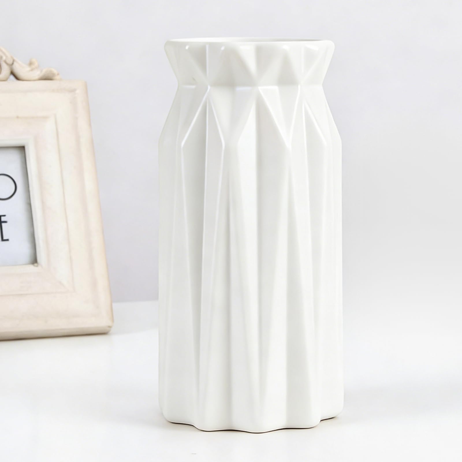 Eastrise Plastic Vases, Nordic Geometric Flower Vases for Dried/Fresh Flowers, Unbreakable Desktop Decor for Living Room, Kitchen, Office, Wedding (White)
