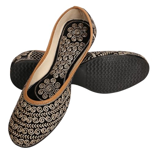 Image of DFR Women Embroidered Mojari Juttis
