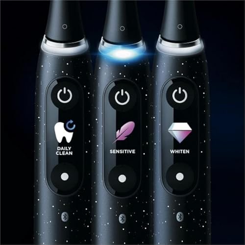 Oral-B iO Série 10 Brosse À Dents Électrique, Se Connecte à L'Application Mobile Oral-B, avec Technologie Magnétique iO, 3 Embouts, Étui de Voyage avec Fonction De Chargement, Noir