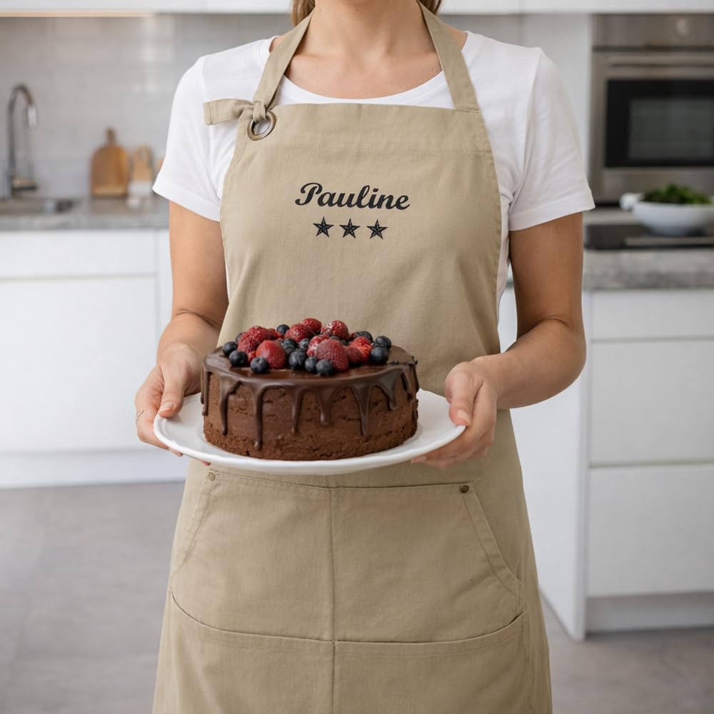 Tablier à bavette coton personnalisé et brodé prénom, texte, oeillet et rivet, 20 motifs, poche 4 compartiments, cuisine top chef, cadeau femme homme, fête des mères, noel, ref PR137