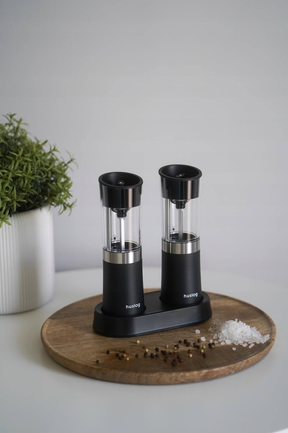 Elektrische Salz- & Pfeffermühlen 2er-Set (Schwerkraft) – USB-C wiederaufladbar mit Ladestation, LED-Licht, einstellbarer, 100 ml, schwarz, inkl. Reinigungsbürste