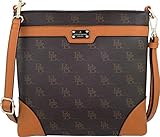 Passt problemlos in eine Brieftasche, ein Handy, ein kleines Notizbuch oder andere Gegenstände, die Sie regelmäßig verwenden. Enthält 3 Innentaschen: 1 Tasche mit Reißverschluss und 2 kleine offene Taschen.