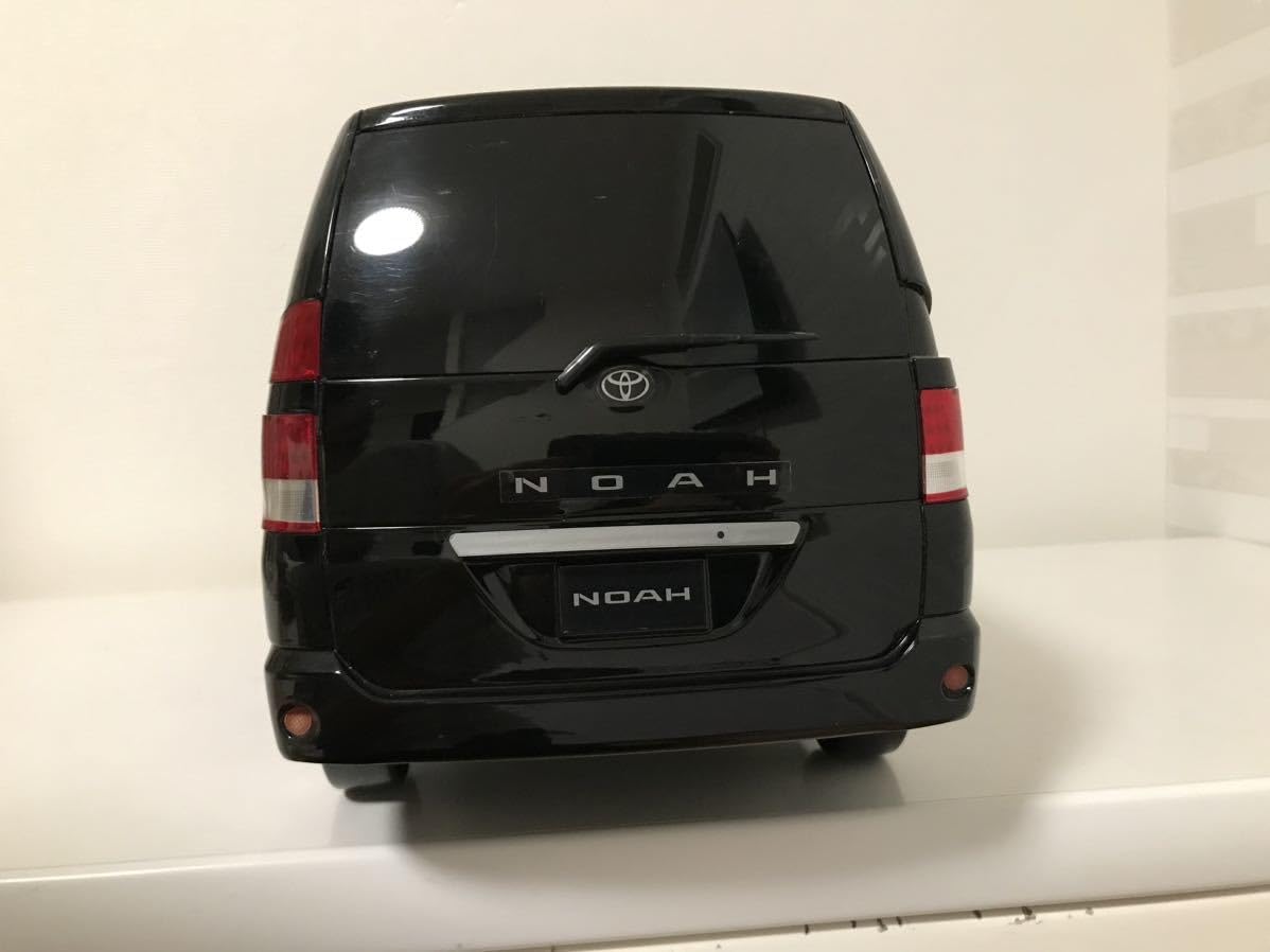 トヨタ NOAH ディーラーカラーサンプル 全長約44cm Amazon | ディーラー特注 1/10ミニカー ノア ブラック カラーサンプル