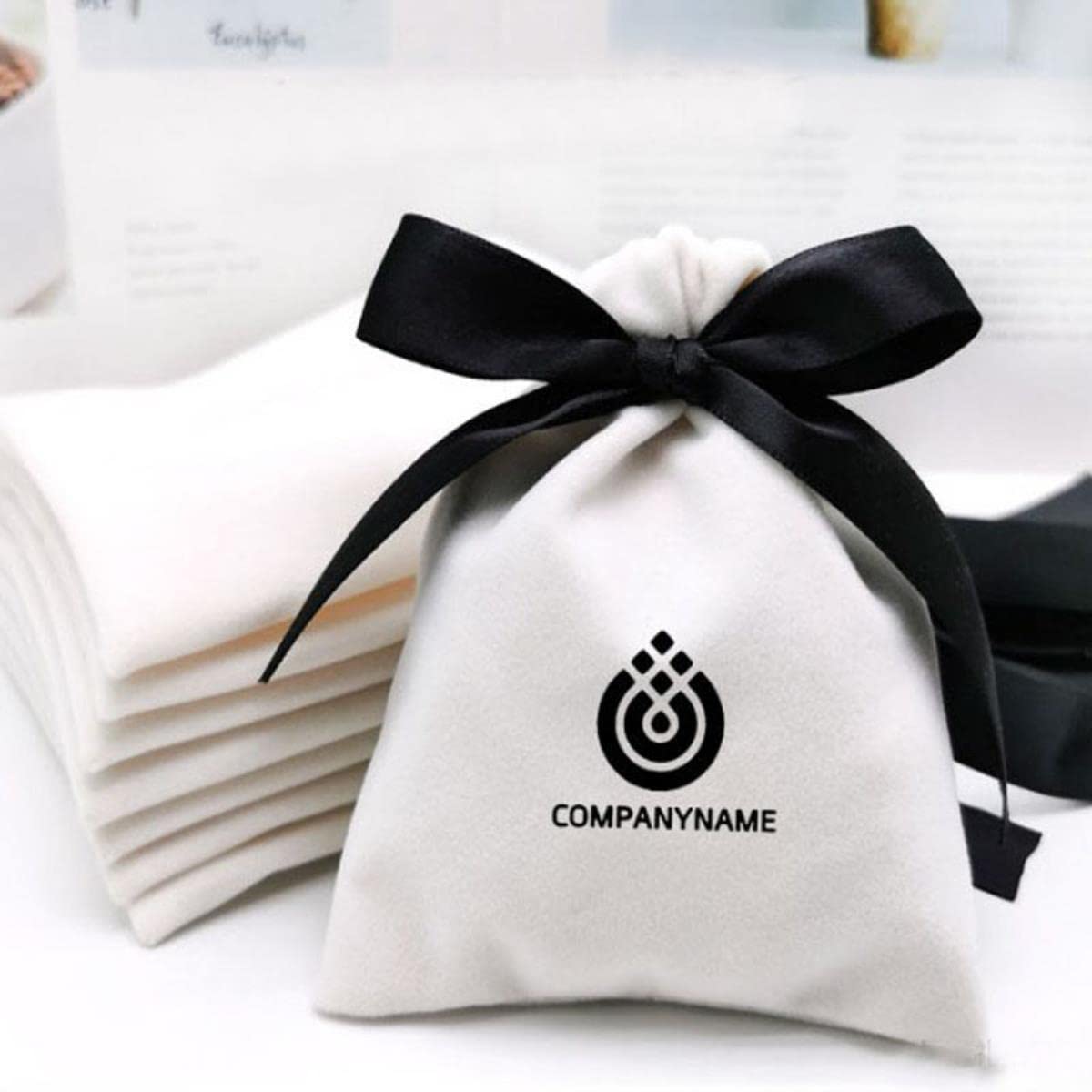 Samt-Geschenkbeutel, Schmuckband, Logo, Staubbeutel, 7 x 9 cm, 10 x 12 cm, 12 x 15 cm, 50 Stück, Wimpern, Make-up, Lippenstift, Kordelzug, nur 50 Beutel, 7 x 9 cm