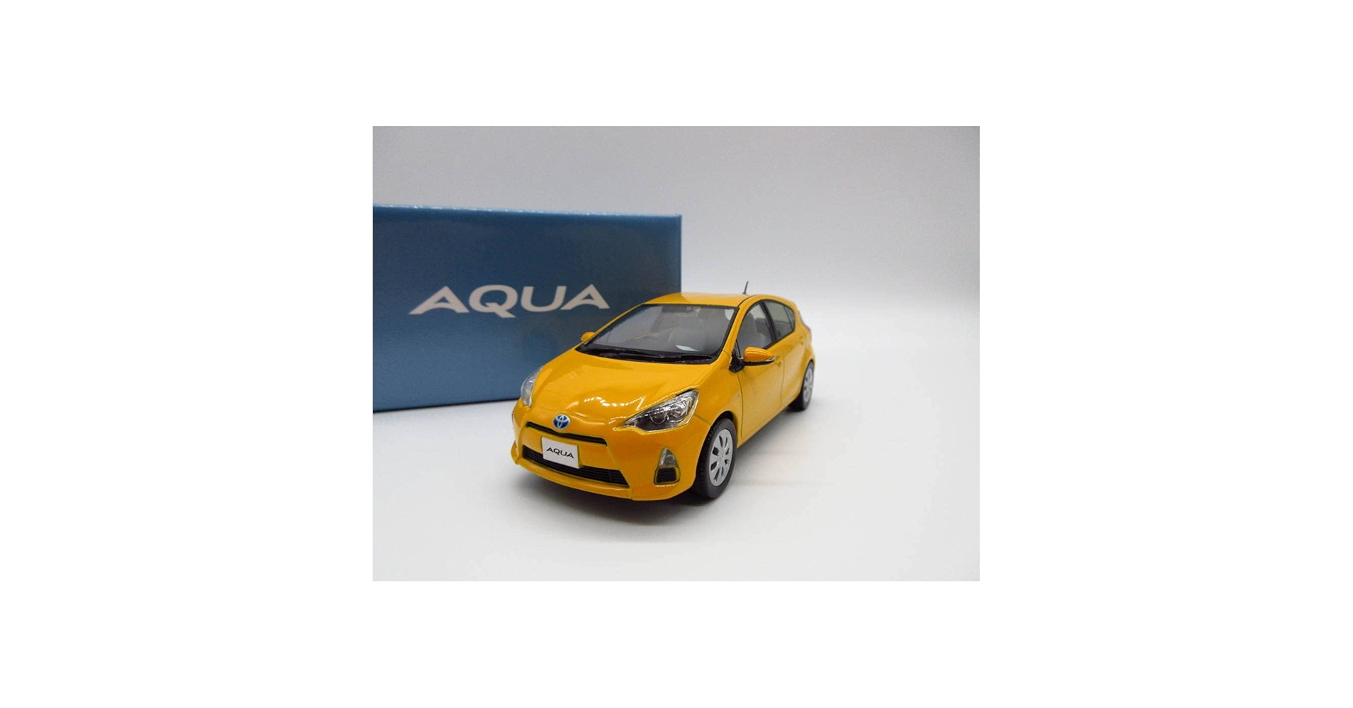 ［トヨタ］アクア カラーサンプルミニカーイエロー（5A3） Amazon | 1/30 トヨタ アクア AQUA 前期 カラーサンプル 非売品