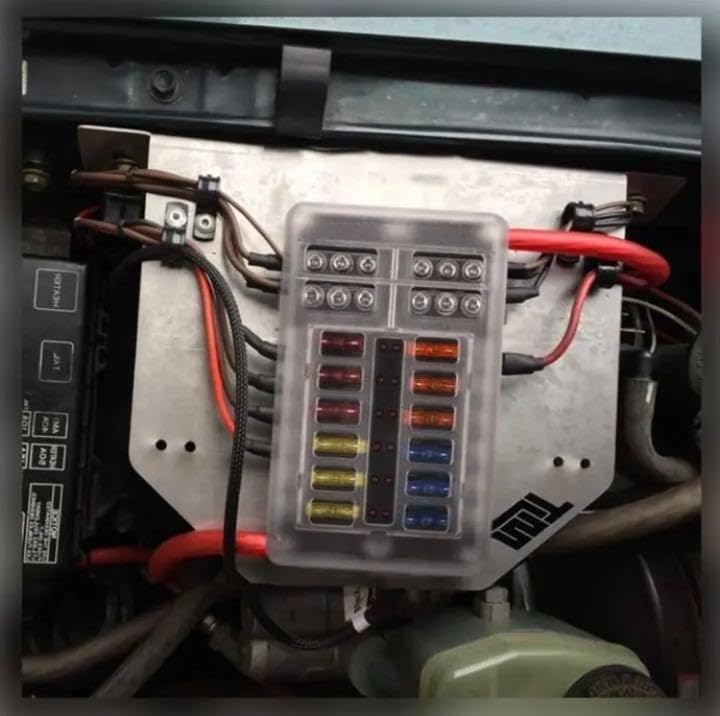 追跡付★6V〜32Vまで幅広く対応ぐちゃぐちゃ配線もスッキリヒューズボックス